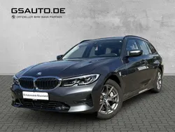 Mineralgrau metallic (grau) Gebraucht 2022 BMW 330e Sport Line Kombi | 30.700 € (Fairer Preis)