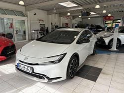White metallic Gebraucht 2024 Toyota Prius Plug-in Hybrid Executive Kleinwagen | 42.290 € (Teuer)