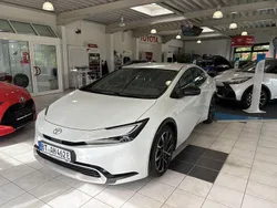 White metallic Gebraucht 2024 Toyota Prius Plug-in Hybrid Executive Kleinwagen | 42.290 €