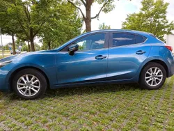 Blau Gebraucht 2018 Mazda 3 Limousine | 12.300 € (Fairer Preis)
