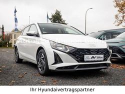 Weiß Gebraucht 2024 Hyundai i20 Trend Limousine | 20.485 € (Teuer)