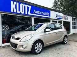 Gold Gebraucht 2012 Hyundai i20 Limousine | 8.990 € (Etwas zu teuer)