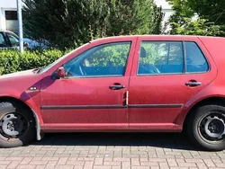Rot Gebraucht 1998 VW Golf IV Kleinwagen | 400 € (Superpreis)