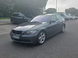 Grau Gebraucht 2005 BMW 325 Limousine | 4.099 €