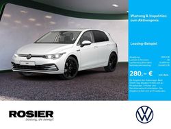 Weiss / oryxweiss perlmutteffekt (metallic) Gebraucht 2022 VW Golf VIII Style Limousine | 24.660 € (Etwas zu teuer)