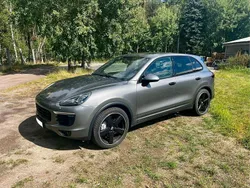 Grau Gebraucht 2016 Porsche Cayenne S SUV | 29.900 € (Fairer Preis)