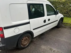 Weiß Gebraucht 2011 Opel Combo Van / Kleinbus | 2.550 €