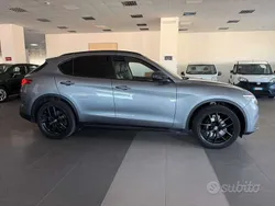 Grau Gebraucht 2019 Alfa Romeo Stelvio Tech Edition SUV | 25.000 € (Fairer Preis)