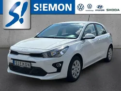 Weiss Gebraucht 2023 Kia Rio Edition 7 Limousine | 14.850 € (Fairer Preis)
