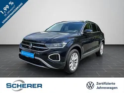 Deep black perleffekt (metallic) Gebraucht 2024 VW T-Roc Style SUV | 28.990 € (Fairer Preis)
