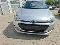 Silber Gebraucht 2017 Hyundai i20 Classic Kleinwagen | 8.990 € (Fairer Preis)