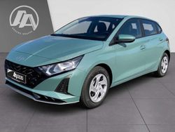 Grün (mangrove green) Neu 2025 Hyundai i20 Select Kleinwagen | 18.039 € (Fairer Preis)