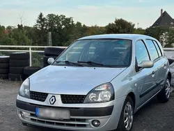Grau Gebraucht 2002 Renault Clio II Kleinwagen | 3.000 €