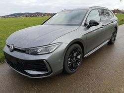 Diabasgrau metallic Gebraucht 2024 VW Passat R-line Kombi | 46.775 € (Superpreis)