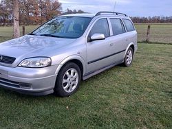 Silber Gebraucht 2002 Opel Astra Kombi | 900 €