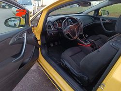 Gelb Gebraucht 2012 Opel Astra GTC Innovation Coupé | 6.200 € (Fairer Preis)