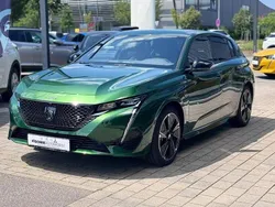 Grün Gebraucht 2024 Peugeot e-308 GT Kleinwagen | 34.990 € (Guter Preis)