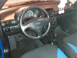 Blau Gebraucht 2000 Opel Corsa Kleinwagen | 1.290 €