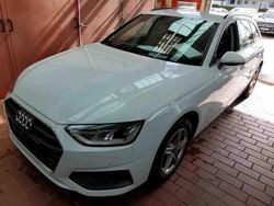 Weiß Gebraucht 2022 Audi A4 Ambiente Kombi | 23.950 € (Guter Preis)