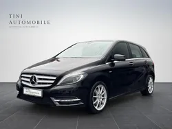 Schwarz Gebraucht 2012 Mercedes B200 Van / Kleinbus | 13.999 € (Fairer Preis)