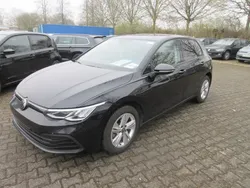 Deep black (metallic) Gebraucht 2024 VW Golf VIII Life Limousine | 24.444 € (Superpreis)