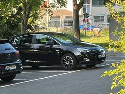 Schwarz Gebraucht 2010 Opel Astra Limousine | 2.500 € (Guter Preis)