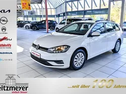 Pure white Gebraucht 2018 VW Golf VII Trendline Kombi | 14.800 € (Fairer Preis)