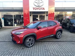Karminarot metallic Gebraucht 2023 Toyota Yaris Cross Elegant SUV | 25.660 € (Fairer Preis)