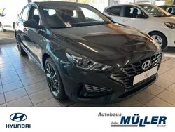 Grau Gebraucht 2023 Hyundai i30 Trend Limousine | 24.480 € (Etwas zu teuer)