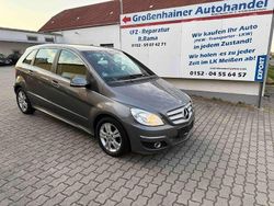Braun Gebraucht 2011 Mercedes B180 Van / Kleinbus | 2.900 €