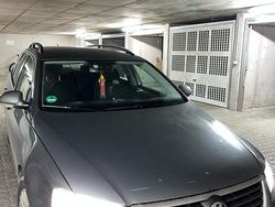 Grau Gebraucht 2007 VW Passat Limousine | 2.500 €