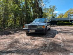Grau Gebraucht 1990 Mercedes 190 Limousine | 17.900 €