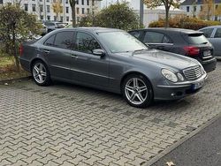 Silber Gebraucht 2005 Mercedes E280 Limousine | 9.999 €