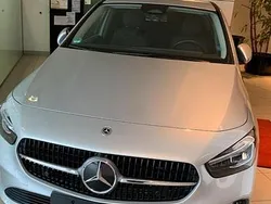Silber Gebraucht 2023 Mercedes B180 Van / Kleinbus | 27.900 € (Guter Preis)