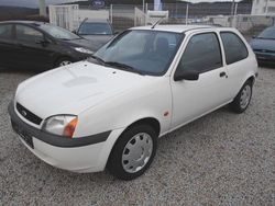 Weiß Gebraucht 2000 Ford Fiesta Kleinwagen | 1.500 €