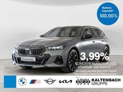 Grau Gebraucht 2024 BMW 530e M Sport Kombi | 65.890 €
