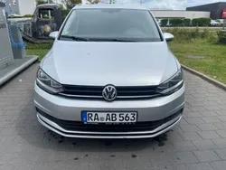 Silber Gebraucht 2017 VW Touran Comfortline Van / Kleinbus | 13.990 € (Etwas zu teuer)