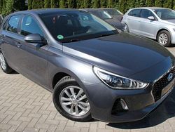 Grau Gebraucht 2017 Hyundai i30 Trend Limousine | 12.190 € (Fairer Preis)