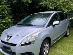 Grau Gebraucht 2010 Peugeot 5008 Van / Kleinbus | 3.400 € (Etwas zu teuer)