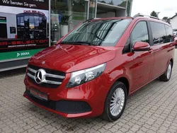 Hyazinitrot Gebraucht 2023 Mercedes V220 Van / Kleinbus | 48.800 € (Fairer Preis)