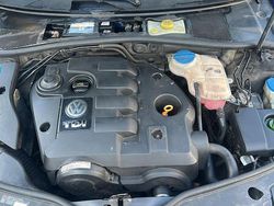 Blau Gebraucht 2005 VW Passat Kombi | 1.400 € (Fairer Preis)