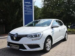 Weiß Gebraucht 2017 Renault Mégane IV Play Limousine | 8.490 € (Superpreis)