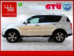 Silber (metallic) Gebraucht 2016 Ssangyong Rexton Quartz SUV | 17.990 €