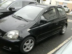 Schwarz Gebraucht 2002 Toyota Yaris Limousine | 2.990 € (Fairer Preis)