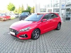 Rot Gebraucht 2021 Hyundai i30 Trend Limousine | 16.775 € (Fairer Preis)
