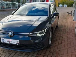 Grau Gebraucht 2023 VW Golf VIII Life Limousine | 23.800 € (Fairer Preis)