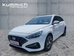 Weiß Gebraucht 2021 Hyundai i30 Trend Limousine | 16.490 € (Guter Preis)