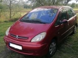 Rot Gebraucht 2004 Citroën Xsara Picasso Van / Kleinbus | 300 €