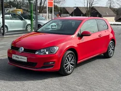 Rot Gebraucht 2016 VW Golf VII Allstar Limousine | 10.990 € (Superpreis)