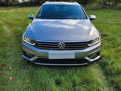 Grau Gebraucht 2017 VW Passat Alltrack Kombi | 14.000 €